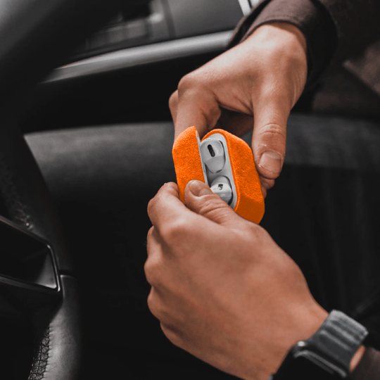 AirPods 1/2 Gen Alcantara Case - Orange - Alcanside